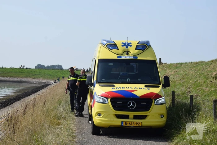 Duiker in problemen uit water gehaald