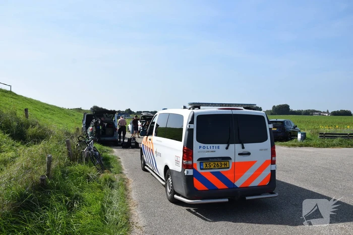 Duiker in problemen uit water gehaald