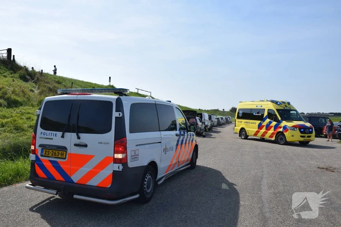 Duiker in problemen uit water gehaald