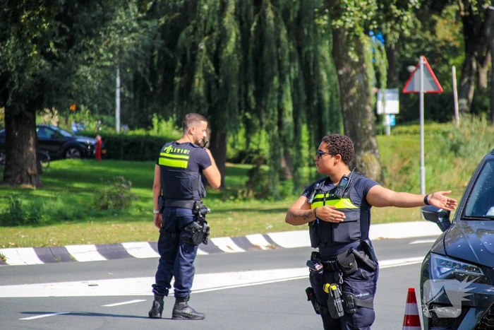 Personenauto's in botsing op kruising