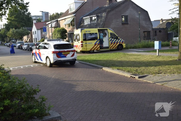 Fietser gewond bij botsing tegen paal