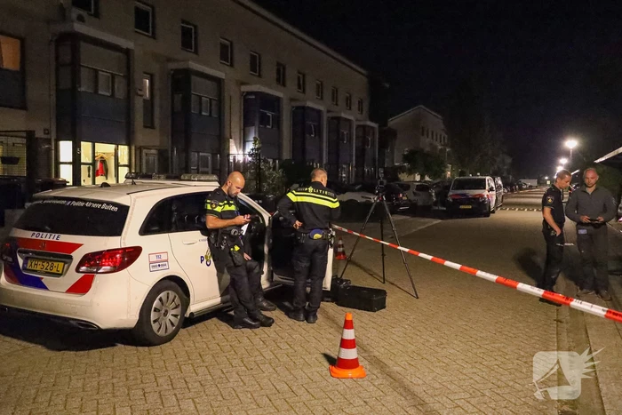 Voordeur aan diggelen na explosie