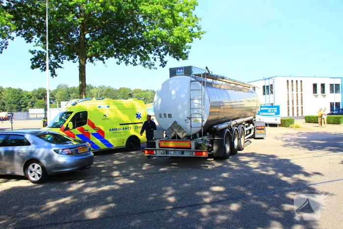 Maserati Levante zwaar beschadigd bij botsing met vrachtwagen