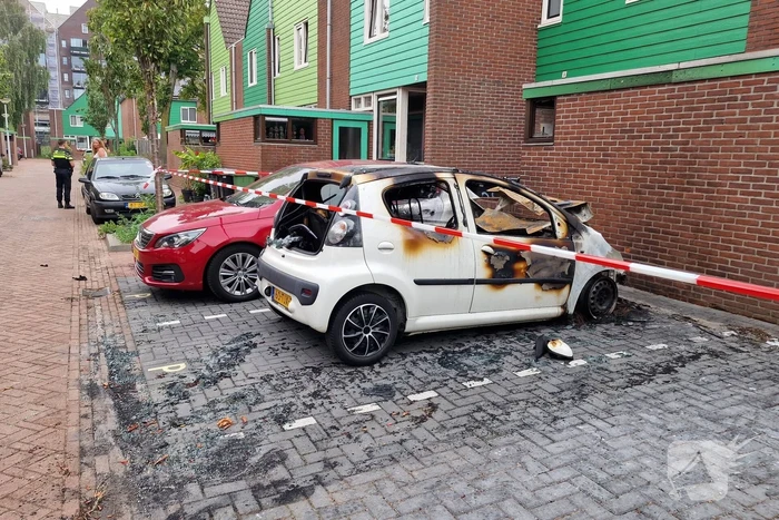 Twee auto's zwaar beschadigd door brand