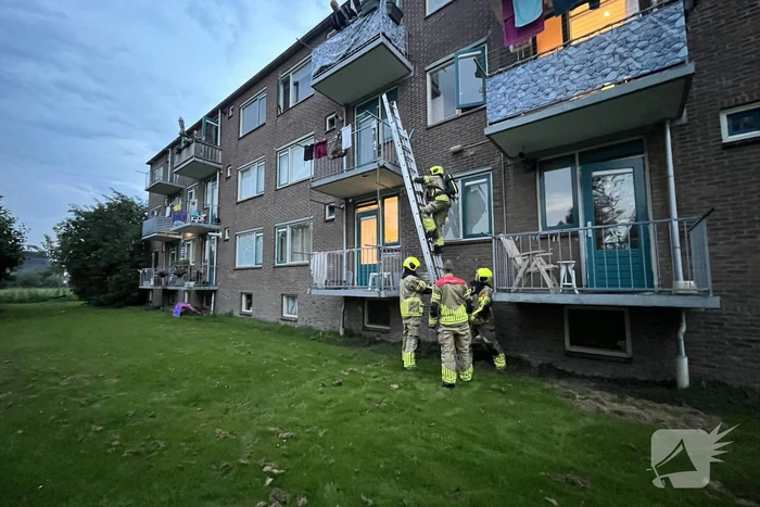Vrouw buitengesloten van woning