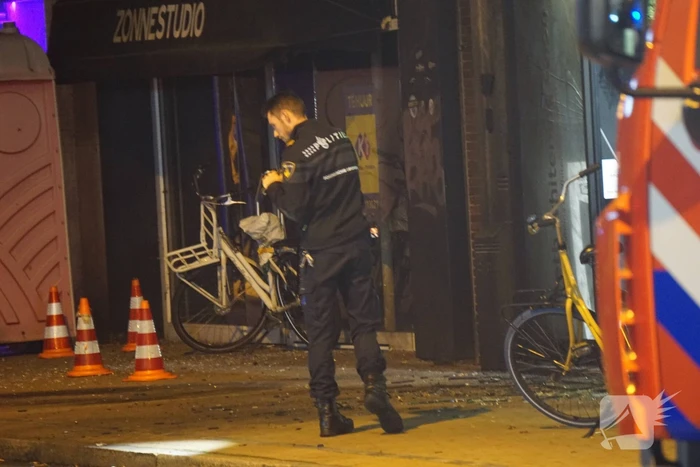 Opnieuw explosie bij beautysalon, vlammen slaan uit pand