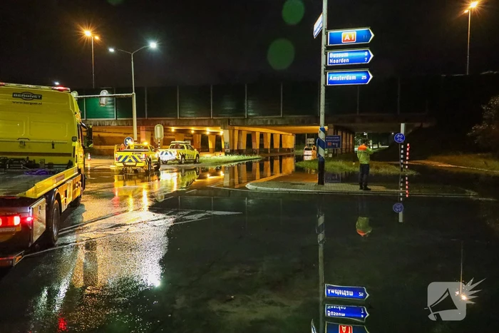 Auto's gestrand vanwege hevige regenval