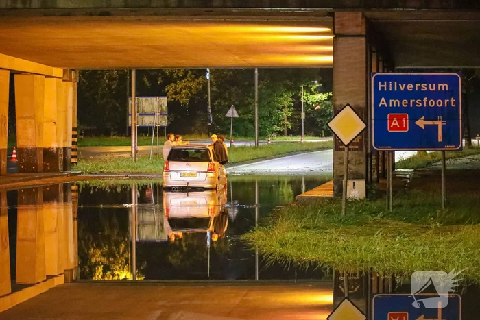 Auto's gestrand vanwege hevige regenval