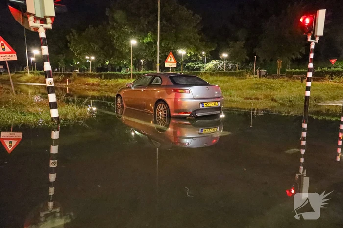 Auto's gestrand vanwege hevige regenval