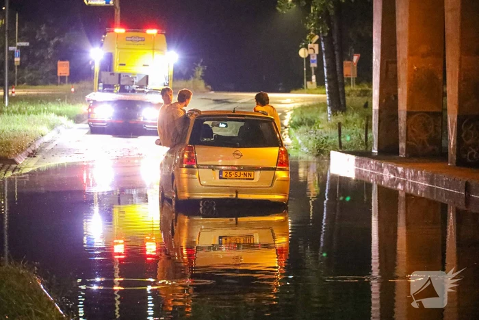 Auto's gestrand vanwege hevige regenval