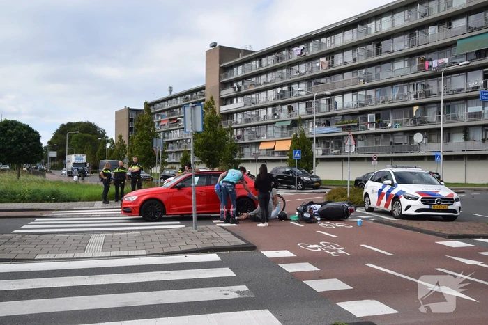 Scooterrijder gewond bij botsing met auto