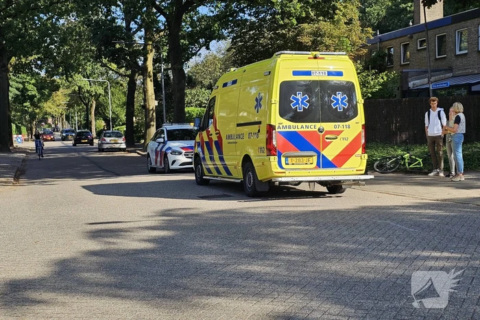 Scooterrijder en fietser in botsing