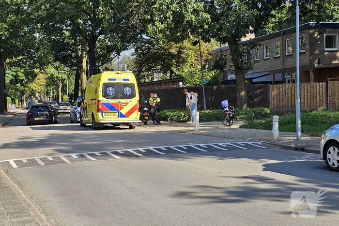 Scooterrijder en fietser in botsing