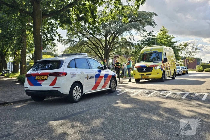 Scooterrijder en fietser in botsing