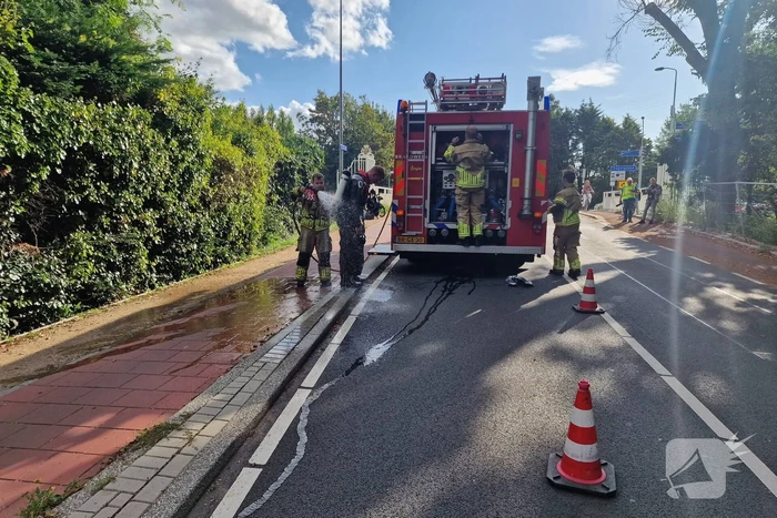 Zoekactie in water na aantreffen schoenen bij brug