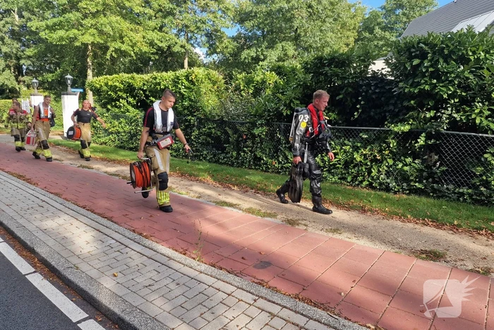 Zoekactie in water na aantreffen schoenen bij brug