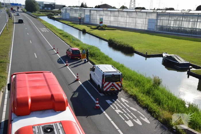 Schade bij botsing tussen bestelbus en auto