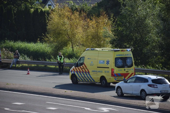 Schade bij botsing tussen bestelbus en auto