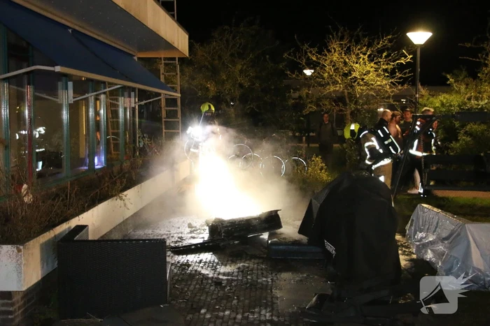 Brandende tuinmeubel snel onder controle