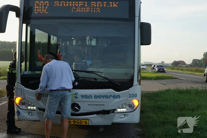 Lijnbus beschadigd bij ongeval met bestelbus
