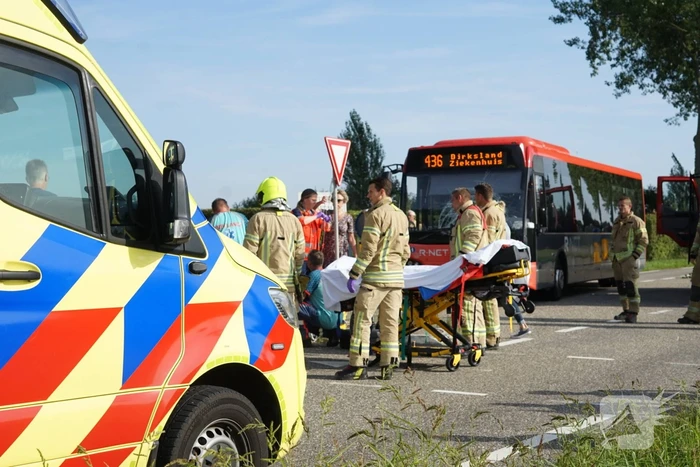 Tiener overleden na botsing lijnbus