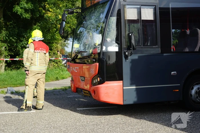 Tiener overleden na botsing lijnbus