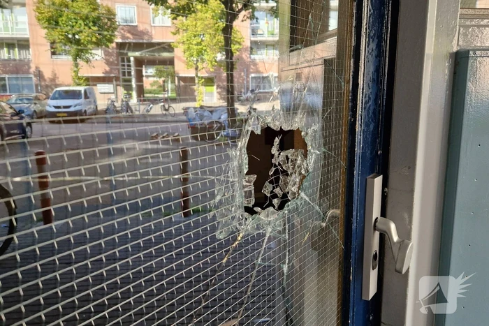 Schade nadat brandbom in complex wordt gegooid