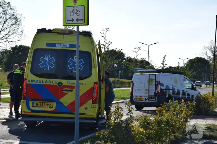 Voetganger gewond bij botsing met bestelbus, bestuurder geen rijbewijs en onder invloed van drugs