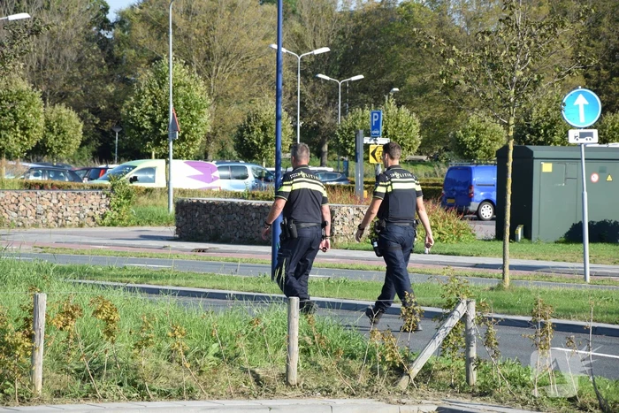 Voetganger gewond bij botsing met bestelbus, bestuurder geen rijbewijs en onder invloed van drugs