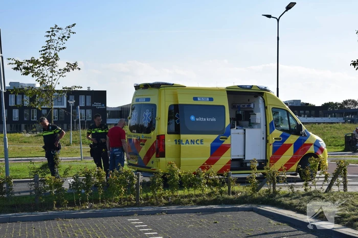 Voetganger gewond bij botsing met bestelbus, bestuurder geen rijbewijs en onder invloed van drugs