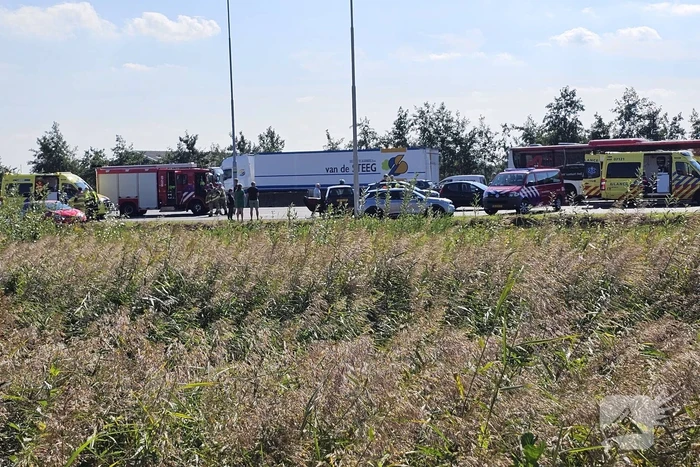 Meerdere voertuigen betrokken bij ongeval op snelweg