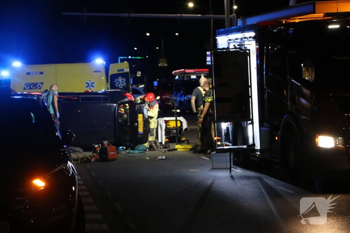 Persoon bekneld bij ongeval op kruising