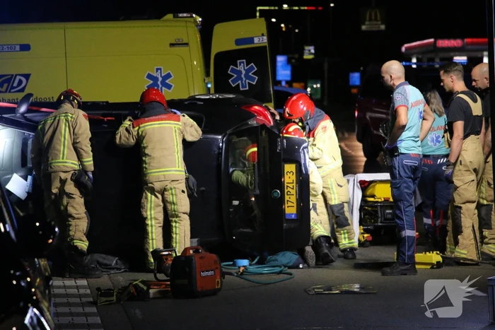 Persoon bekneld bij ongeval op kruising