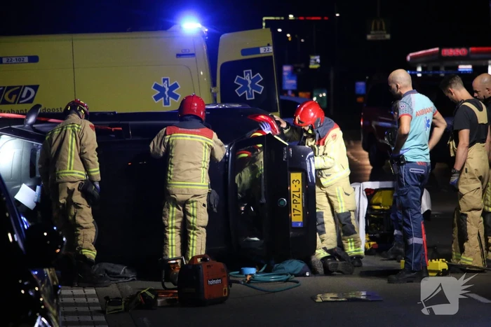 Persoon bekneld bij ongeval op kruising