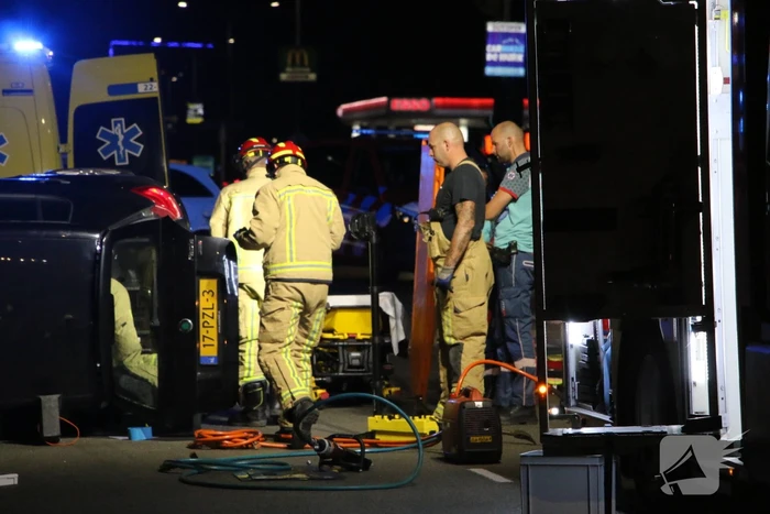 Persoon bekneld bij ongeval op kruising