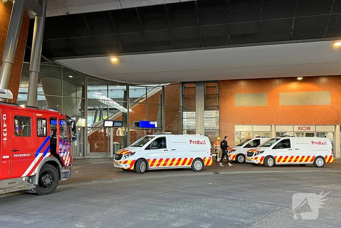 Brandweer controleert goederentrein vanwege chemische lucht
