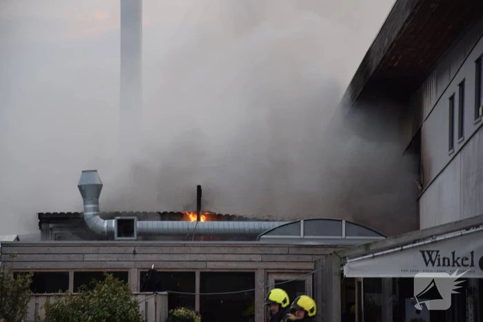 Grote uitslaande brand bij Neeltje Jans mosselen