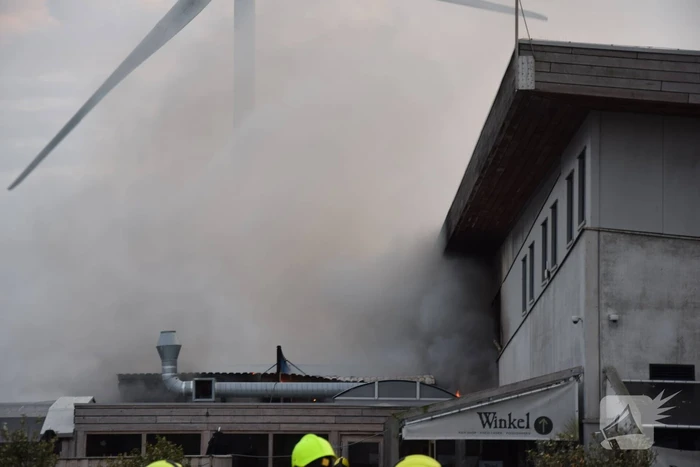 Grote uitslaande brand bij Neeltje Jans mosselen