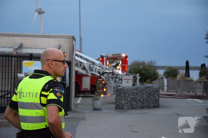 Grote uitslaande brand bij Neeltje Jans mosselen