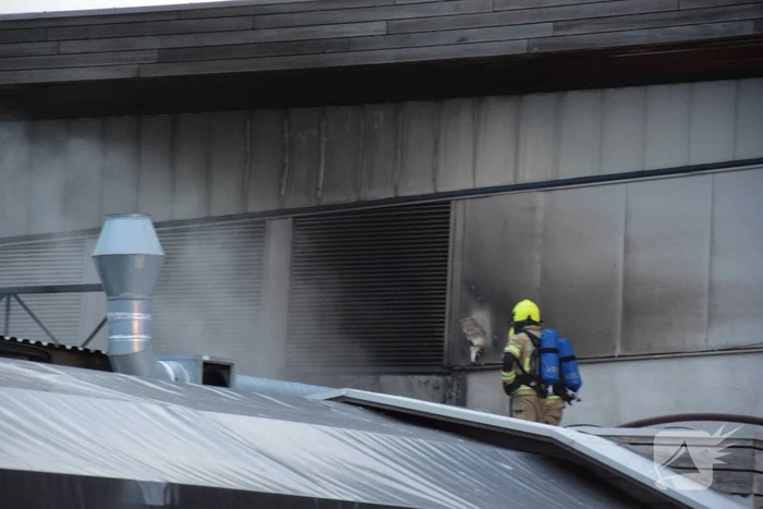Grote uitslaande brand bij Neeltje Jans mosselen