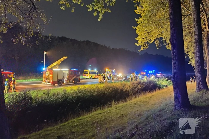Twee doden bij frontale botsing tussen twee voertuigen