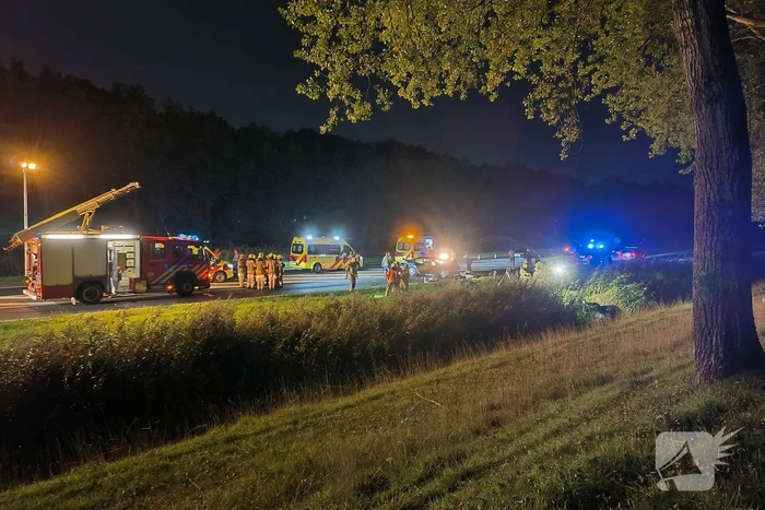 Twee doden bij frontale botsing tussen twee voertuigen