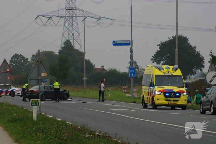 Inzittenden auto slaan op de vlucht na botsing met motorrijder