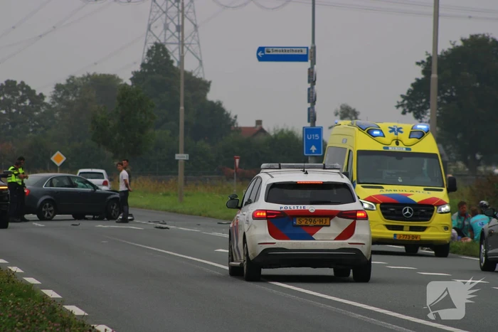 Inzittenden auto slaan op de vlucht na botsing met motorrijder