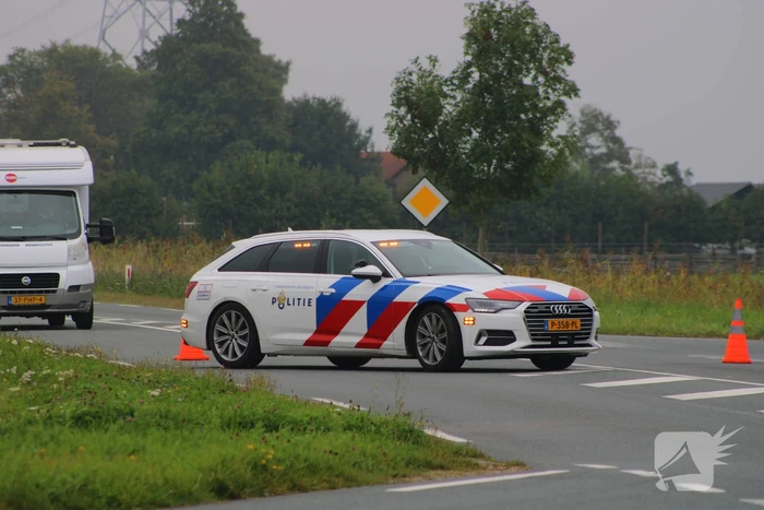 Inzittenden auto slaan op de vlucht na botsing met motorrijder