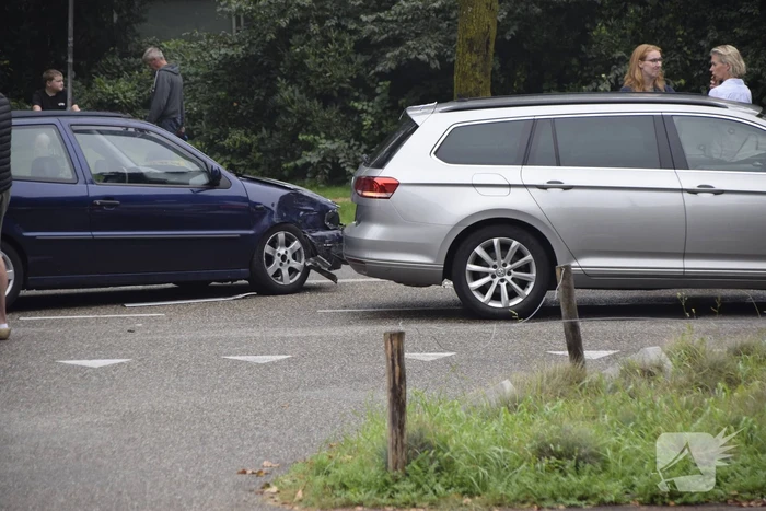 Schade bij botsing op t-splitsing