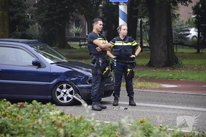 Schade bij botsing op t-splitsing
