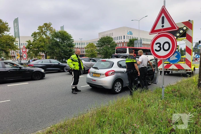 Aanhouding bij ongeval tussen auto en vrachtwagen