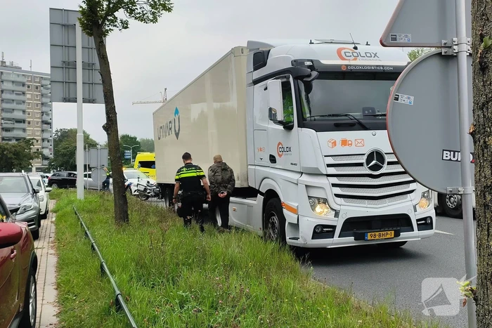 Aanhouding bij ongeval tussen auto en vrachtwagen