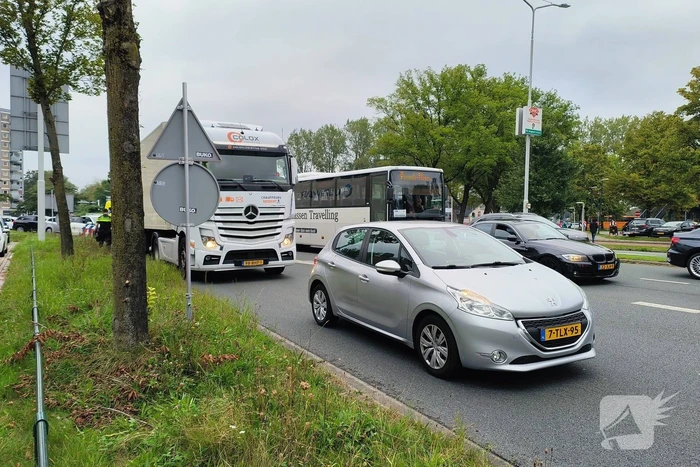 Aanhouding bij ongeval tussen auto en vrachtwagen